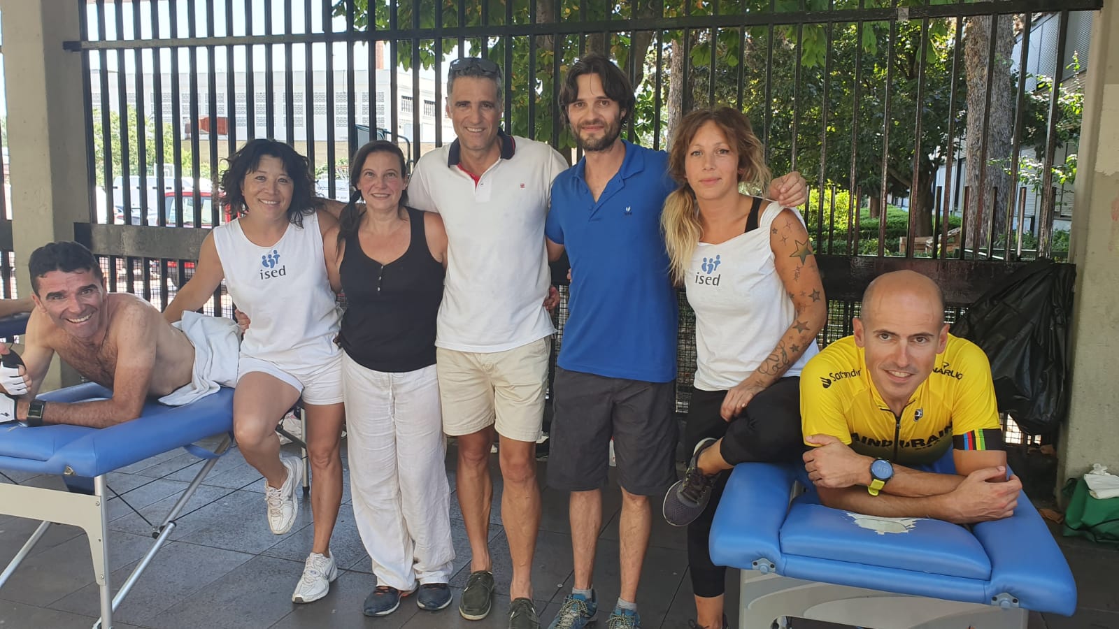 Equipo de voluntarios en evento deportivo